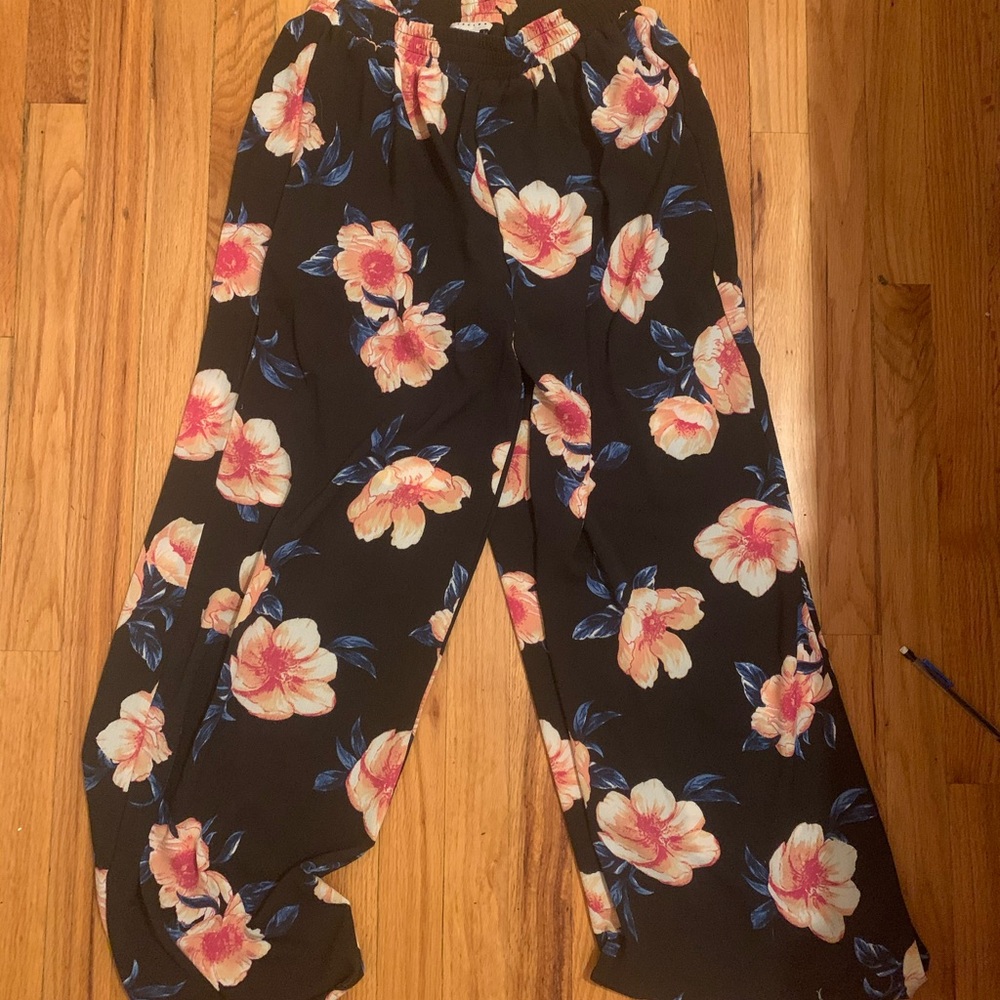 Two piece set - Picture 2 of 2